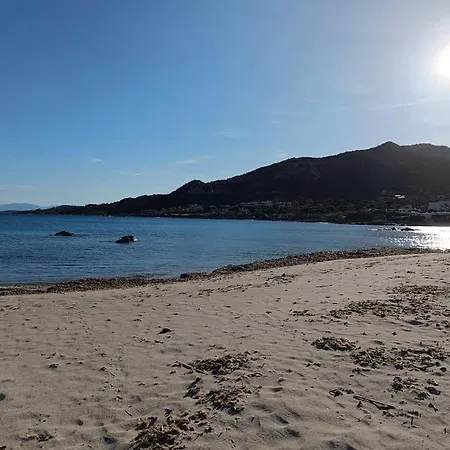 8 Personnes Entre L'ile Rousse Et Calvi Avec Piscine. Villa