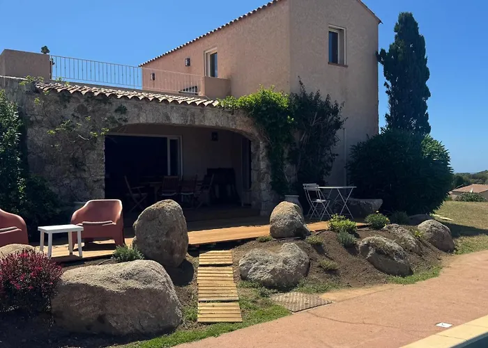 8 Personnes Entre L'ile Rousse Et Calvi Avec Piscine. * Lumio (Corsica)