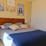 8 Personnes Entre L'ile Rousse Et Calvi Avec Piscine.