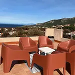 8 Personnes Entre L'ile Rousse Et Calvi Avec Piscine.