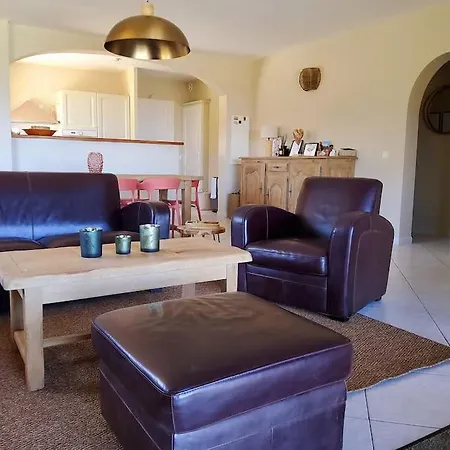 8 Personnes Entre L'ile Rousse Et Calvi Avec Piscine.