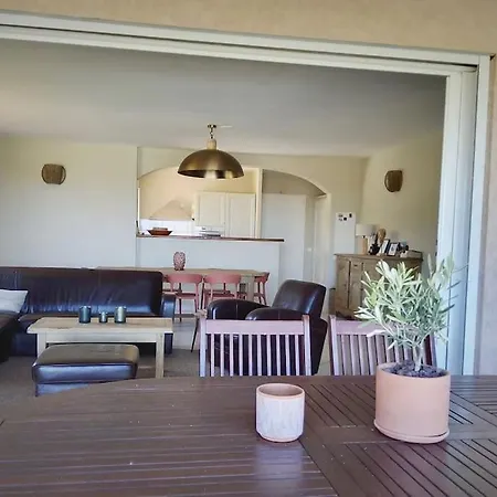 8 Personnes Entre L'ile Rousse Et Calvi Avec Piscine. Vila