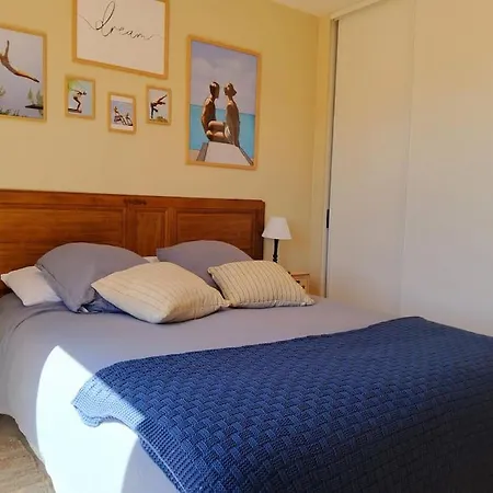 8 Personnes Entre L'ile Rousse Et Calvi Avec Piscine.