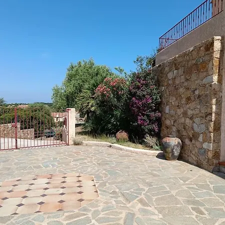 8 Personnes Entre L'ile Rousse Et Calvi Avec Piscine. Vila Lumio (Corsica)