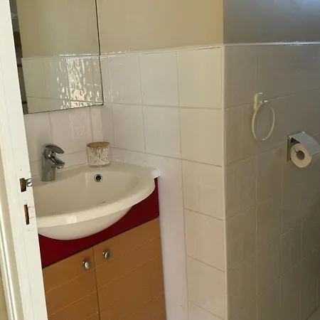 8 Personnes Entre L'ile Rousse Et Calvi Avec Piscine. Villa