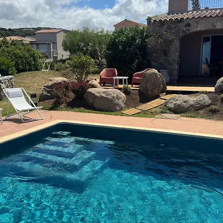 8 Personnes Entre L'ile Rousse Et Calvi Avec Piscine. ヴィラ