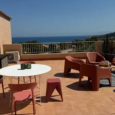 8 Personnes Entre L'ile Rousse Et Calvi Avec Piscine. *