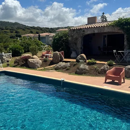 8 Personnes Entre L'ile Rousse Et Calvi Avec Piscine. ヴィラ リュミオ