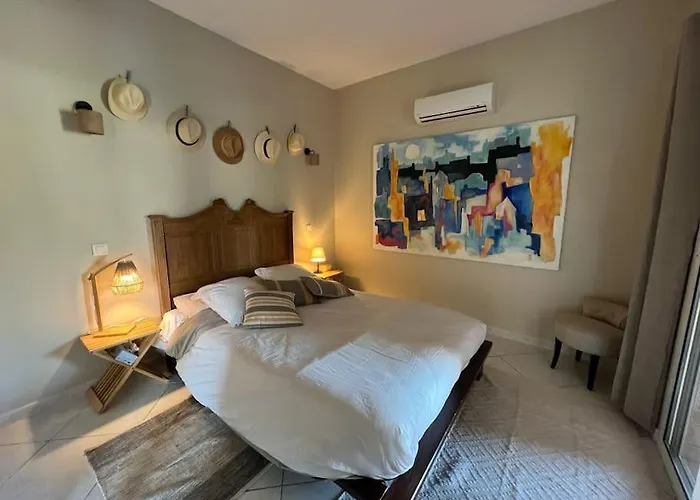 Villa 8 Personnes Entre L'ile Rousse Et Calvi Avec Piscine. *