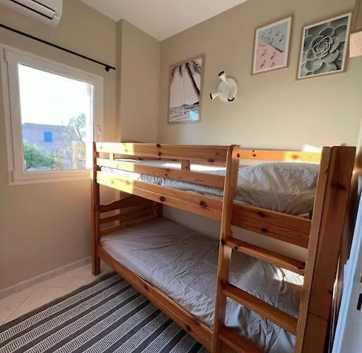 8 Personnes Entre L'ile Rousse Et Calvi Avec Piscine.