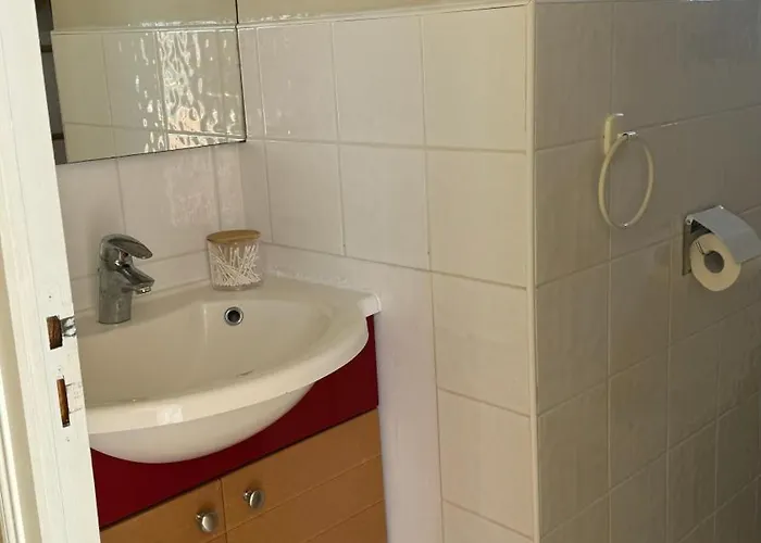 8 Personnes Entre L'ile Rousse Et Calvi Avec Piscine. Villa