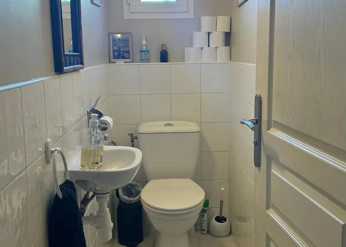 Villa 8 Personnes Entre L'ile Rousse Et Calvi Avec Piscine.